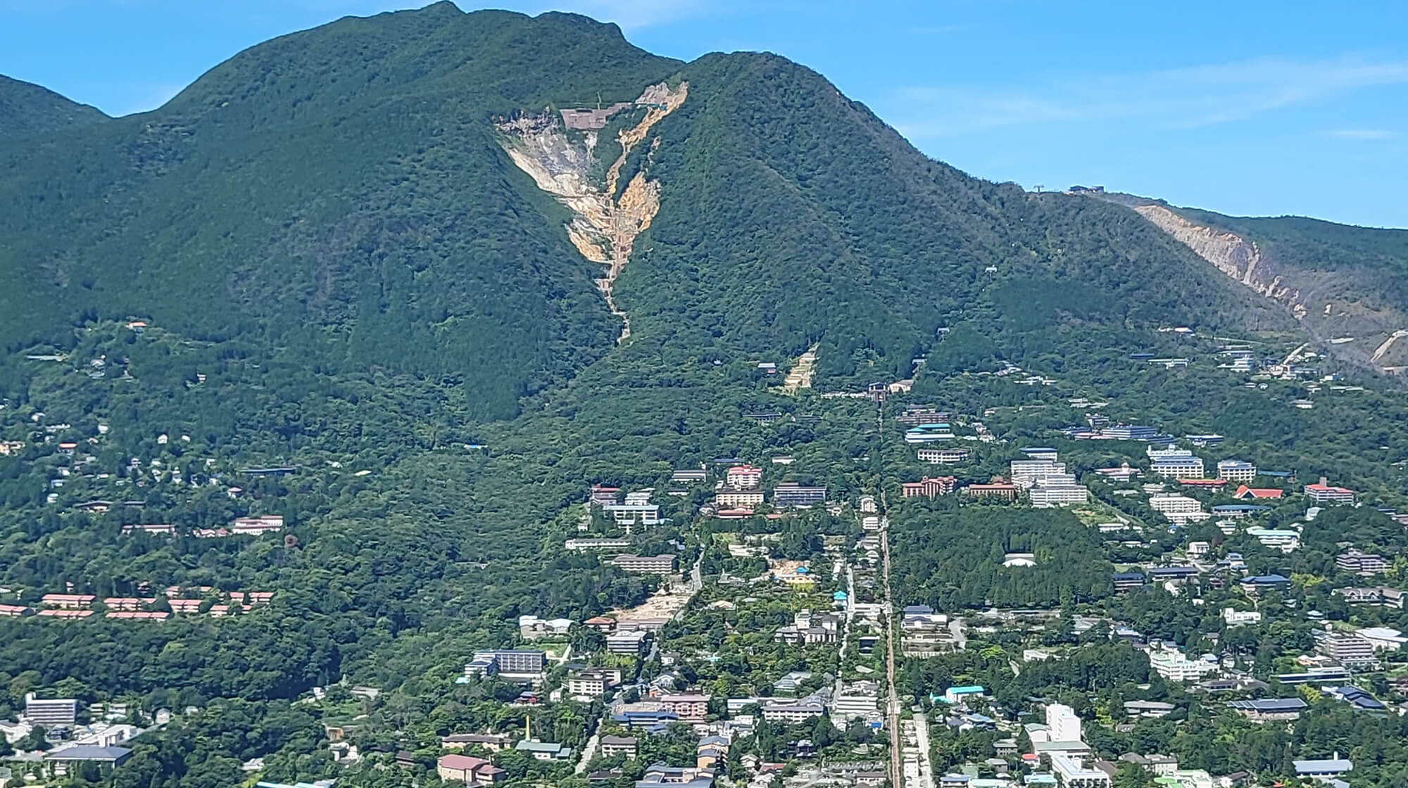 明星ヶ岳頂上より望む強羅の街並み